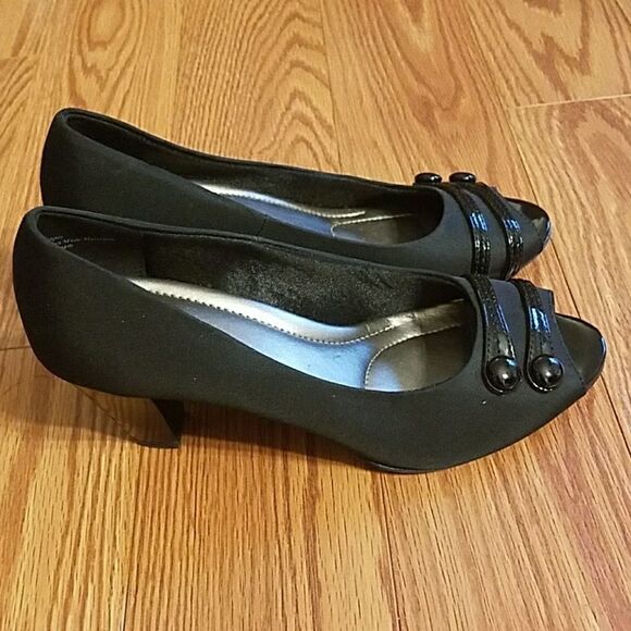 Coach and Four Black pump dress shoes Sz. 7 EUC - Picture 4 of 6